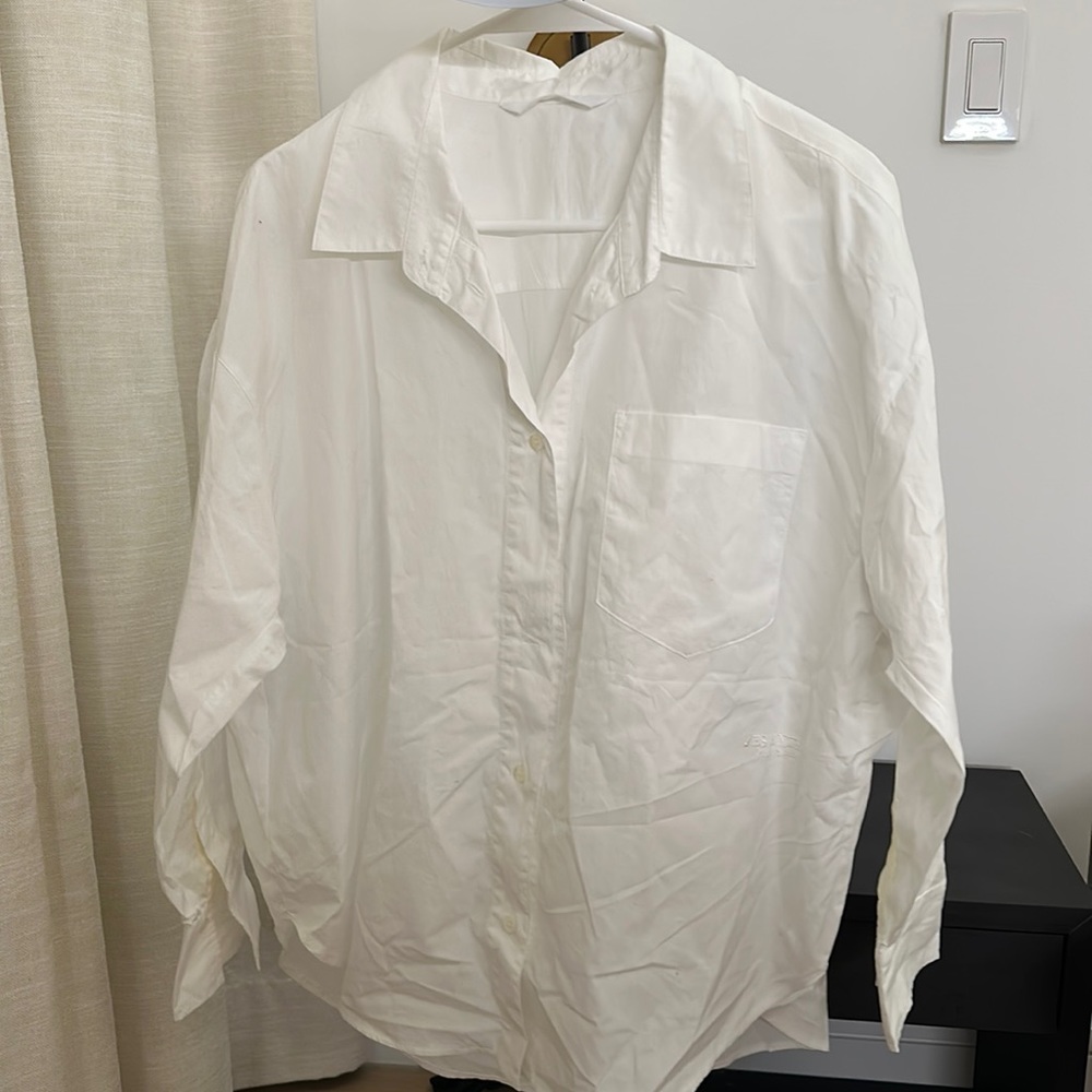 White formal button down shirt. Size M. 🤍